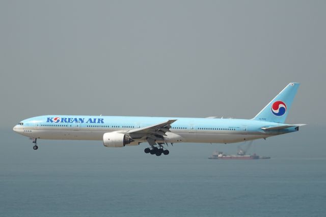 BOEING 777-300 (HL7532)