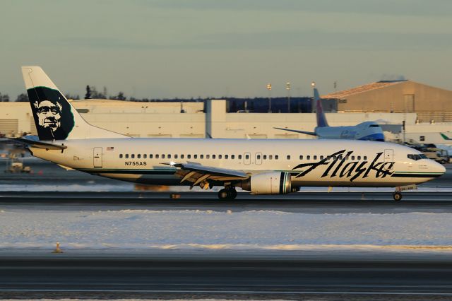 BOEING 737-400 (N755AS) - Coming to a halt in the nice ANC light!