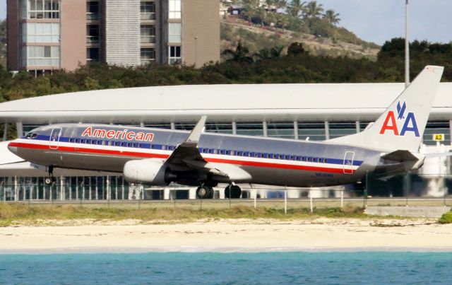 Boeing 737-800 (N836NN)