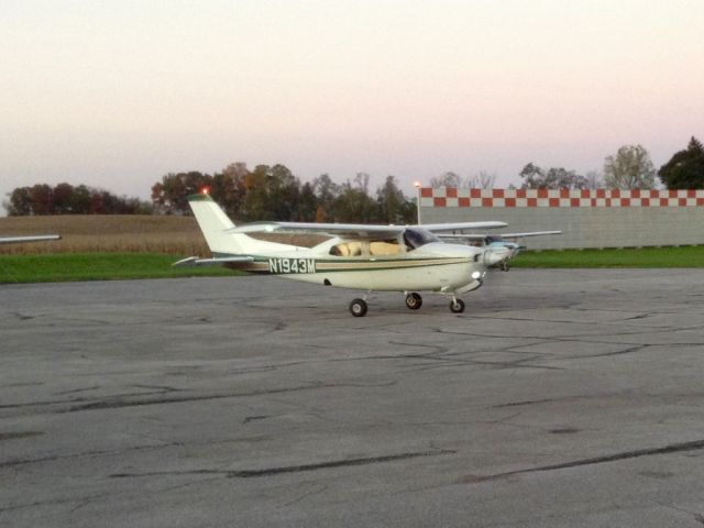 Cessna Centurion (N1943M)