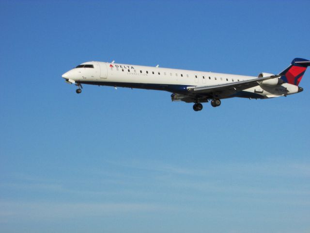 Canadair Regional Jet CRJ-900 (N679CA) - Landing RWY 30