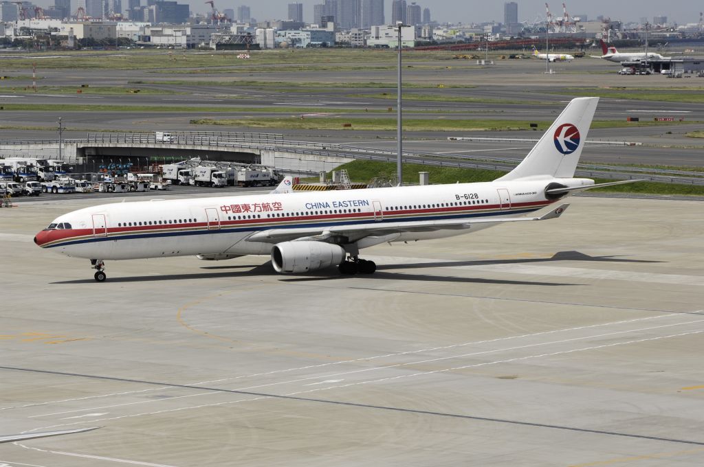Airbus A330-300 (B-6128) - Taxing to Spot at Haneda Intl Airport on 2012/06/07
