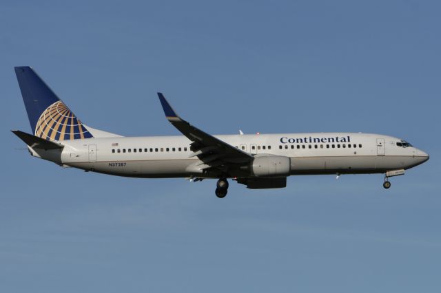 Boeing 737-800 (N37287)