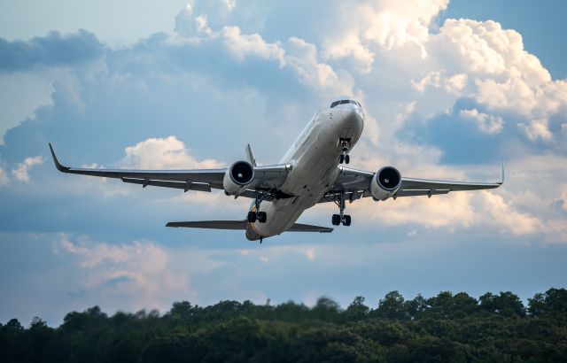 BOEING 767-300 (N318UP) - UPS 767-300 departing CAE