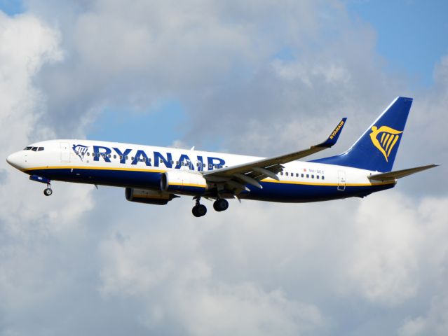 Boeing 737-800 (9H-QEC) - Kystvejen RWY22L
