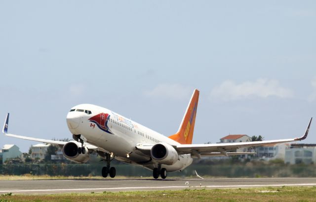 Boeing 737-800 (C-GTVF)