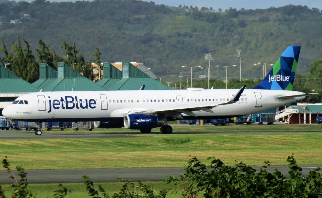 Airbus A321 (N944JT)
