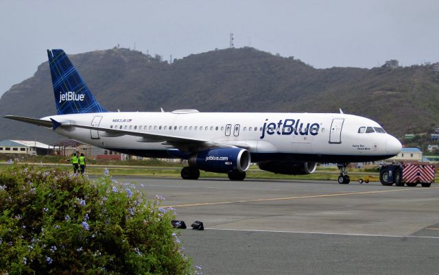 Airbus A320 (N663JB)