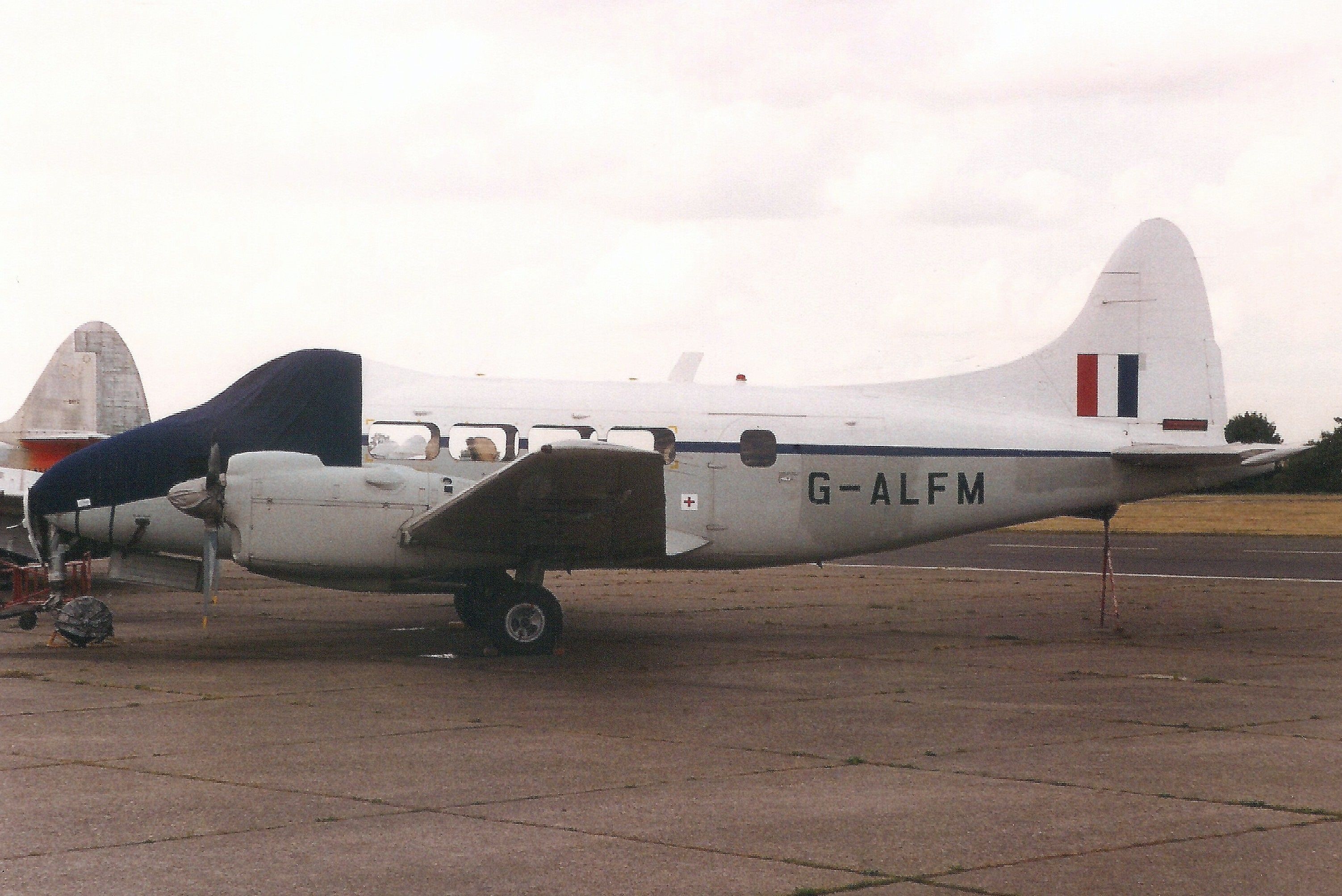 Hawker Siddeley Dove (G-ALFM) - Seebn here in Jul-95.br /br /Reregistered G-HBBC 24-Jan-96.