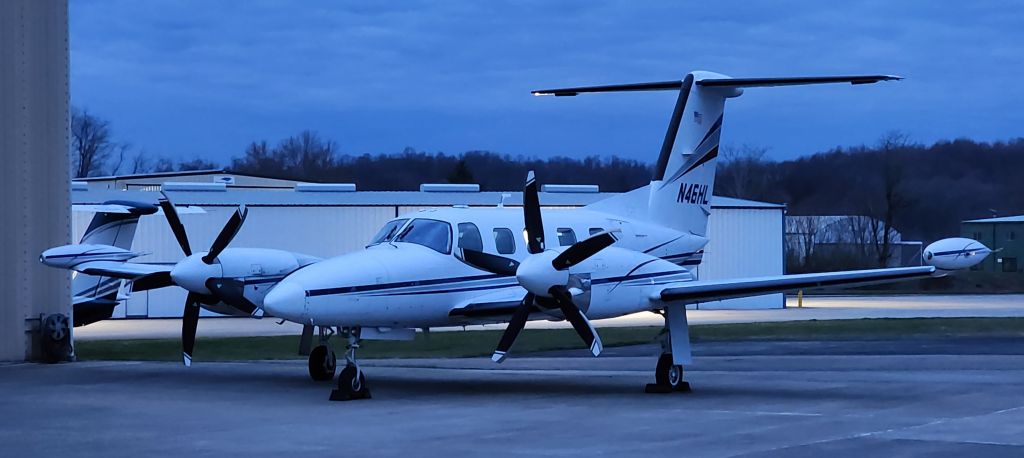 Piper Cheyenne 400 (N46HL) - Early morning 