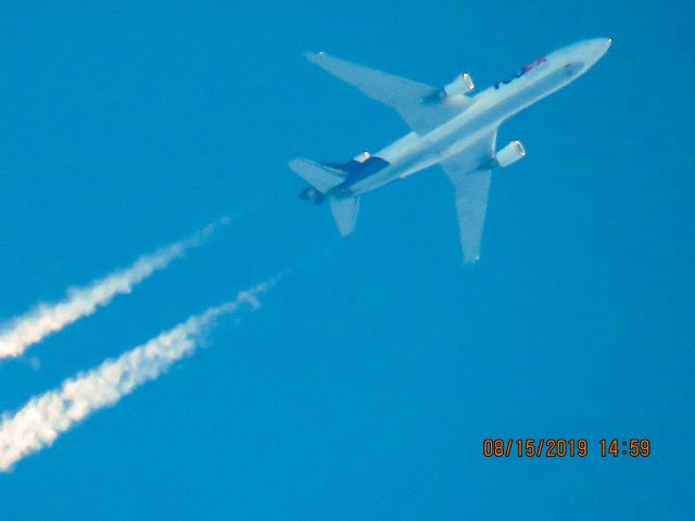 Boeing MD-11 (N588FE)