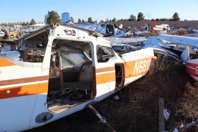 Cessna Skyhawk (N6812H) - 1983 Cessna 172M, not sure what unfortunate incident landed it in the Deer Park Aircraft Graveyard. Photo taken February 12th, 2018. According to Google, it is now being restored!