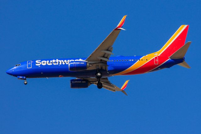 Boeing 737-800 (N8564Z)