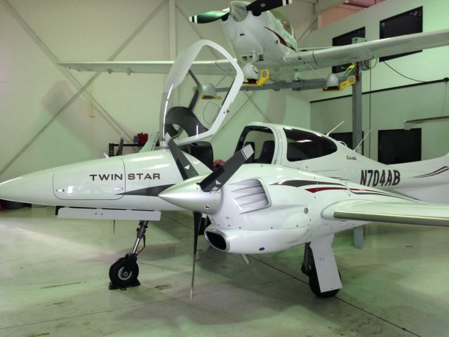 Diamond Twin Star (N704AB)