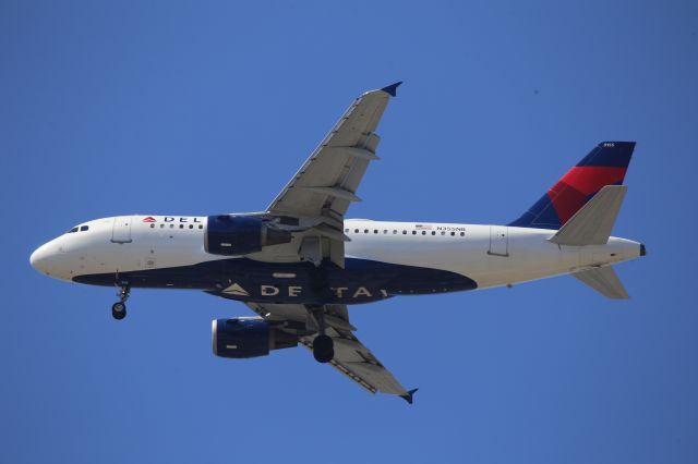 Airbus A319 (N355NB)