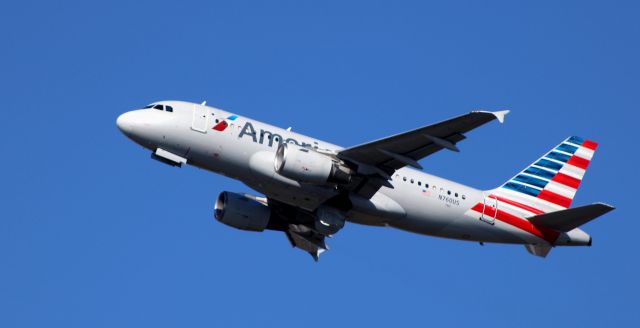 Airbus A319 (N760US) - Shortly after departure is this 2000 American Airlines Airbus 319-112 in the Autumn of 2023.