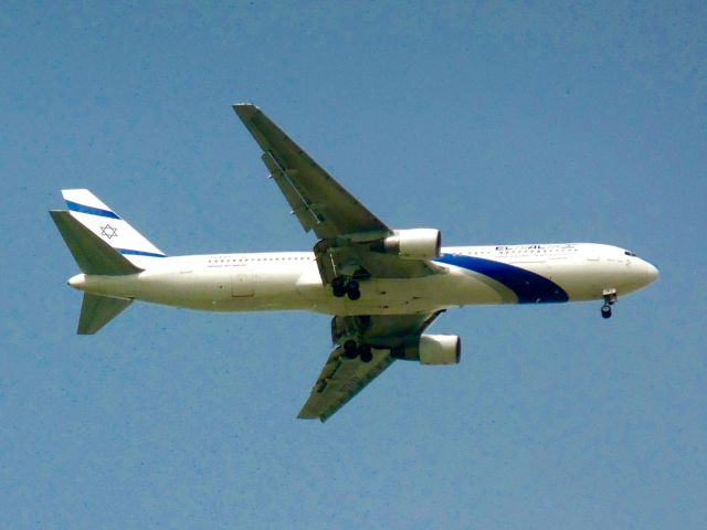 BOEING 767-300 (4X-EAR)