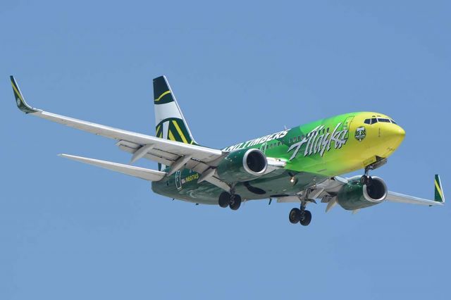 Boeing 737-700 (N607AS) - Alaska Boeing 737-790 N607AS Portland Timbers at Phoenix Sky Harbor on June 26, 2018.