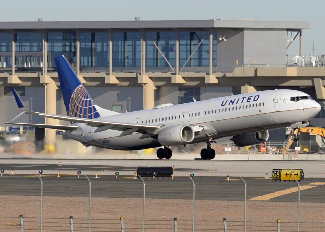 Boeing 737-900 (N61881)