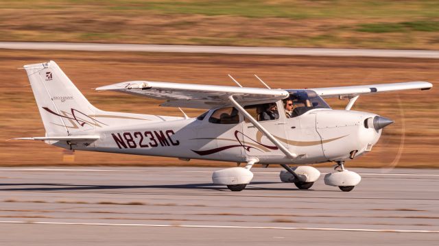 Cessna Skyhawk (N823MC) - Canon SL1; Canon EF400mm f5.6L