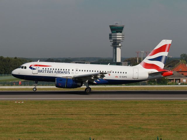 Airbus A319 (G-EUPO) - Passerelle spotter 07 R-25 L. From London heathrow EGLL.