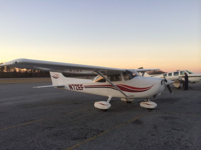 Cessna Skyhawk (N72EF) - Sunset in Hickory, NC. Fuel stop on the way from Richmond, VA to Atlanta, GA (PDK).