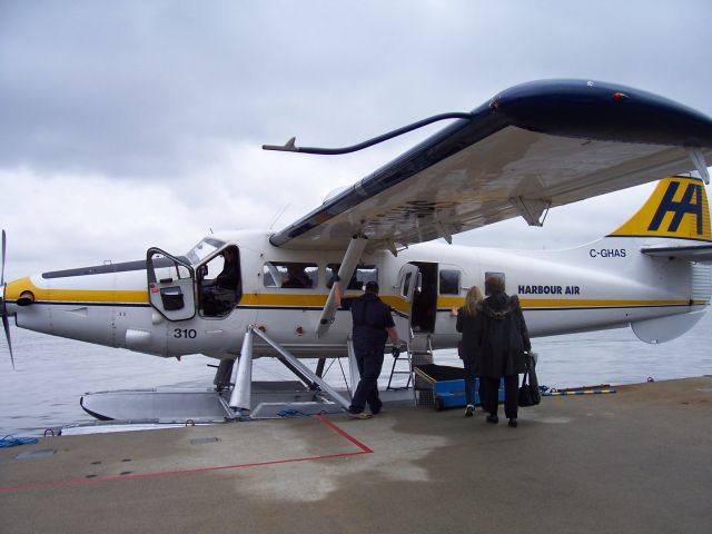 C-GHAS — - Harbour Air Torbo Beaver loading passengers in Nanaimo harbour for commuter flight to Vancouver harbour