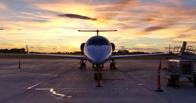 Embraer ERJ-145 (N11121)