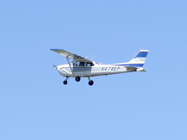 Cessna Skyhawk (N474EP) - 31 July 2015.