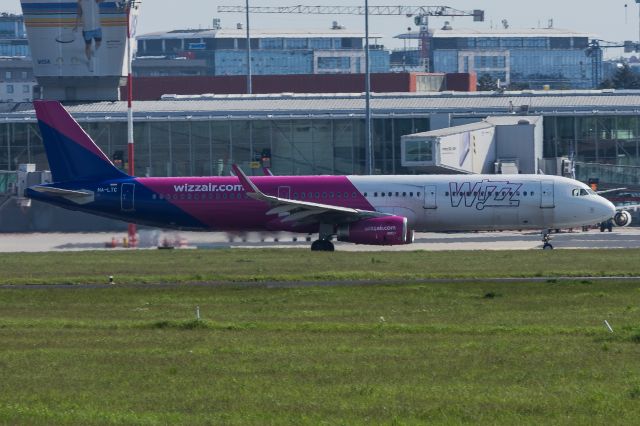 Airbus A321 (HA-LTC) - WAW/EPWA SPOTTING