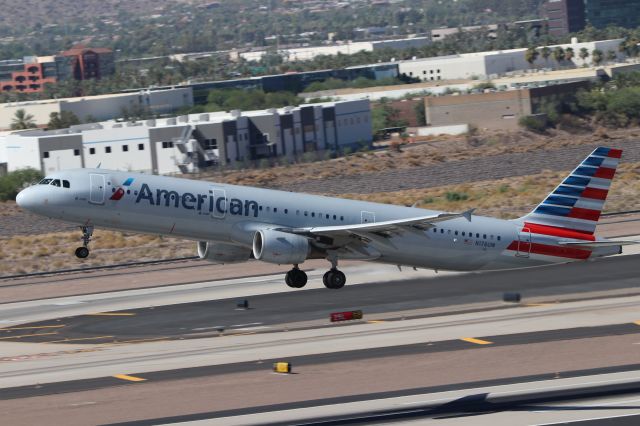 Airbus A321 (N176UW)
