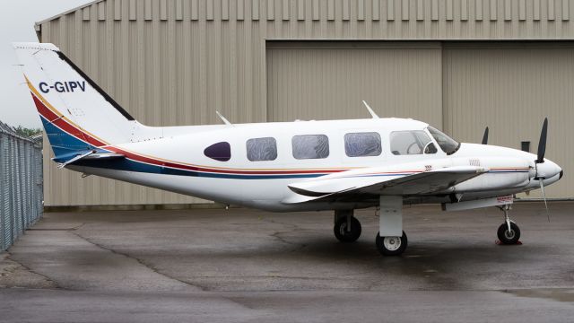 Piper Navajo (C-GIPV)