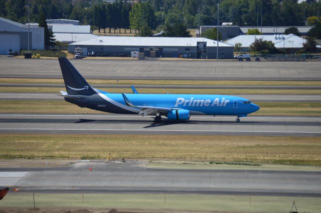 Boeing 737-800 (N5693A) - SCX3009 arriving on 28L from Forth Worth Alliance (KAFW/AFW). Sun Country is the newest operator for some of Amazon's 737 operations!