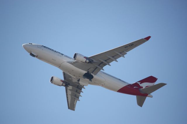 Airbus A330-300 (VH-EBP)