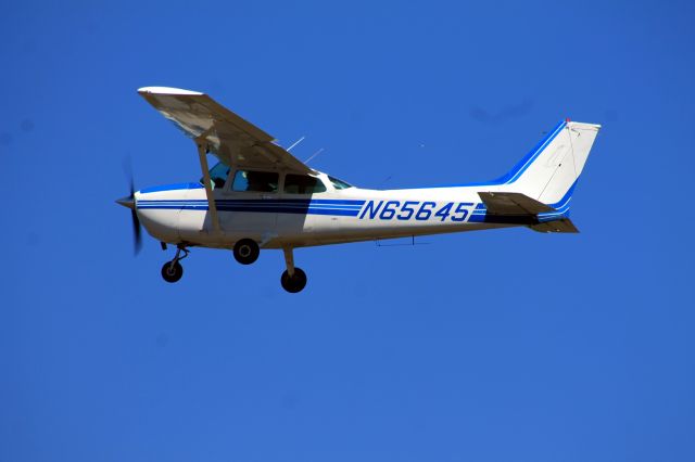 Cessna Skyhawk (N65645)