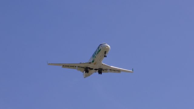 Canadair Regional Jet CRJ-200 — - CRJ landing in Vancouver BC