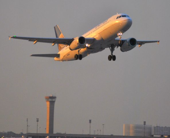 Airbus A320 (N411UA)