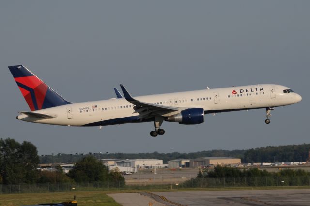 Boeing 757-200 (N693DL)