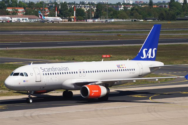 Airbus A320 (OY-KAY) - Airbus A320-232, Scandinavian Airlines(SAS), OY-KAY, EDDT Airport Berlin-Tegel, 07.May 2018
