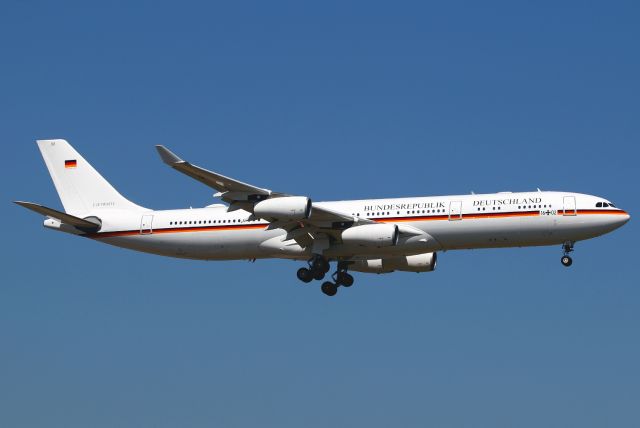 Airbus A340-300 (GAF1602)