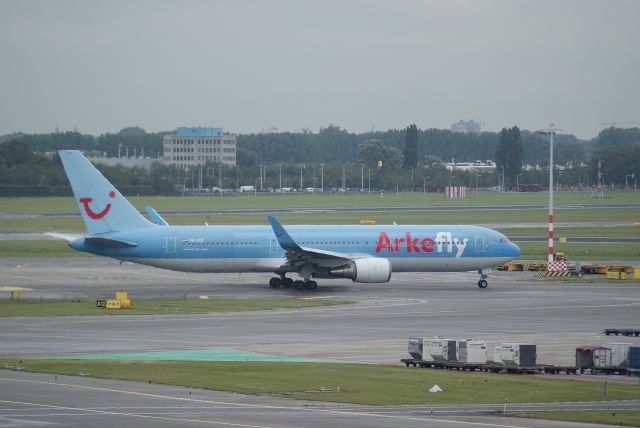 BOEING 767-300 (PH-OYE) - ArkeFly B767-304ER cn28979