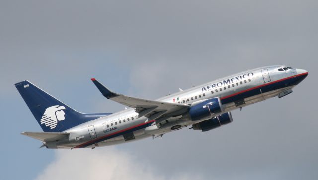 Boeing 737-700 (N855AM)