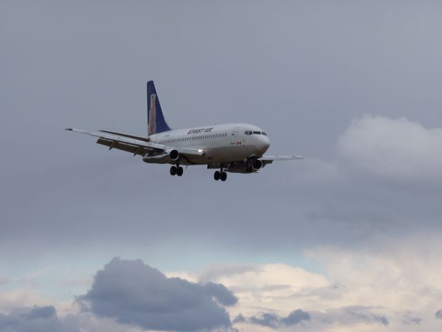 C-FNYX — - In the landing pattern as it approaches Runway#25