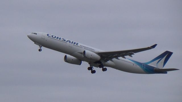 Airbus A330-300 (F-HSKY)