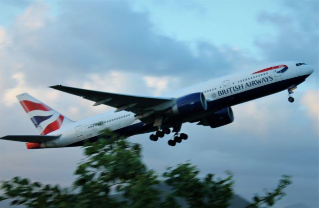 Boeing 777-200 (G-VIIP)
