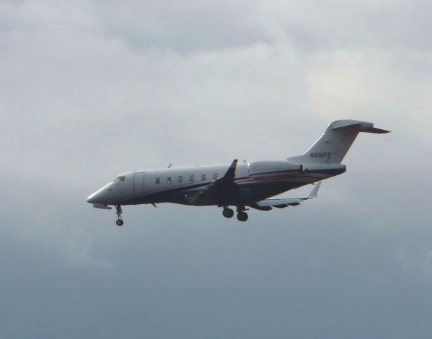 Bombardier Challenger 300 (N518FX)