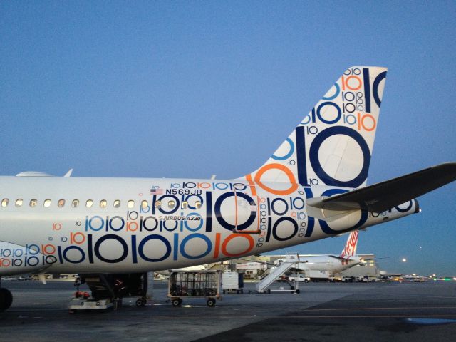 Airbus A320 (N569JB) - 10 anniversary 320