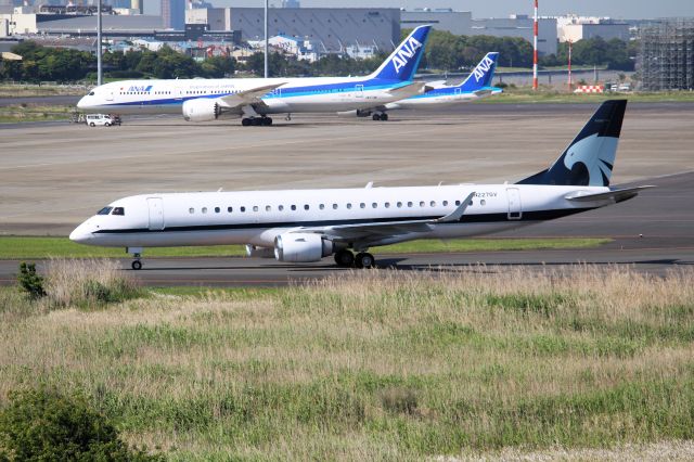 Embraer ERJ-190 (N227GV)