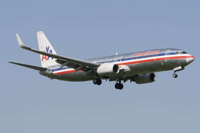 Boeing 737-800 (N937AN) - August 29, 2010 - arrived Washington Reagan