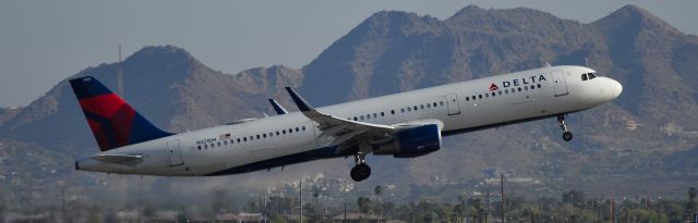 Airbus A321 (N321DH) - phoenix sky harbor international airport 08APR21